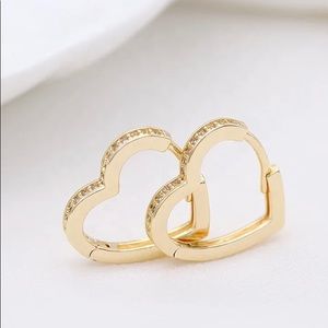 14kt Gold Heart Shaped Hoop Style Earings